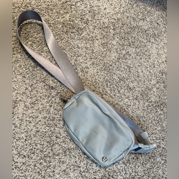 Lululemon Everywhere Belt Bag 1L - Picture 1 of 9